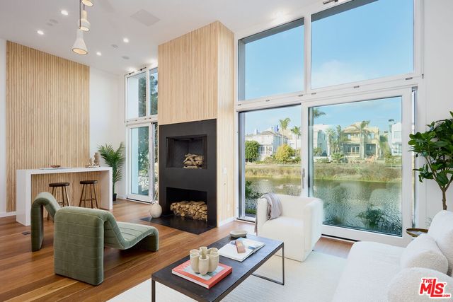 $4,799,000 | 5106 Pacific Avenue | Marina del Rey