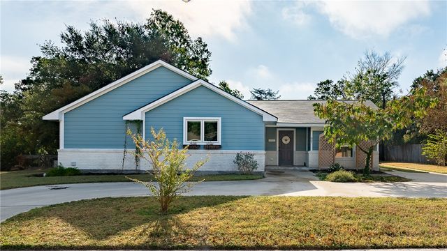 $449,900 | 807 Lazy Lane | Bryan