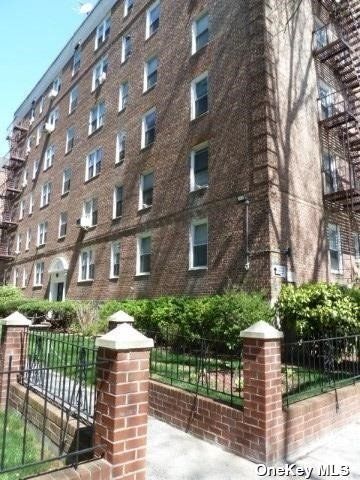 $295,000 | 144-45 Sanford Avenue, Unit 1E | Murray Hill - Flushing