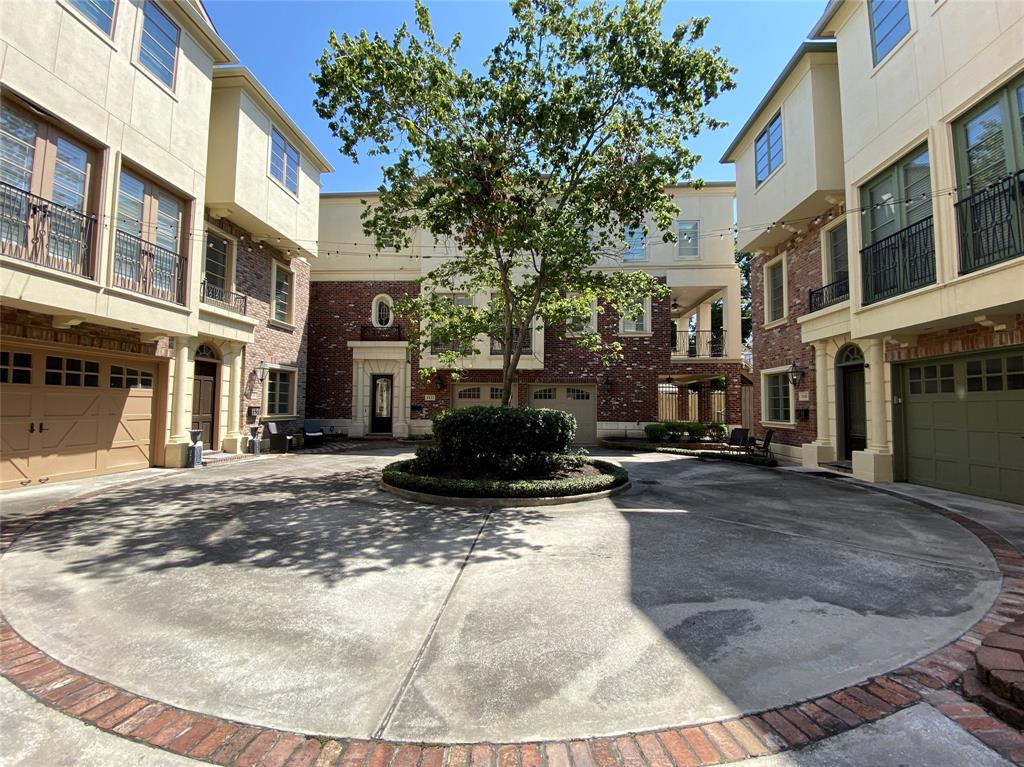 a view of a house with entertaining space