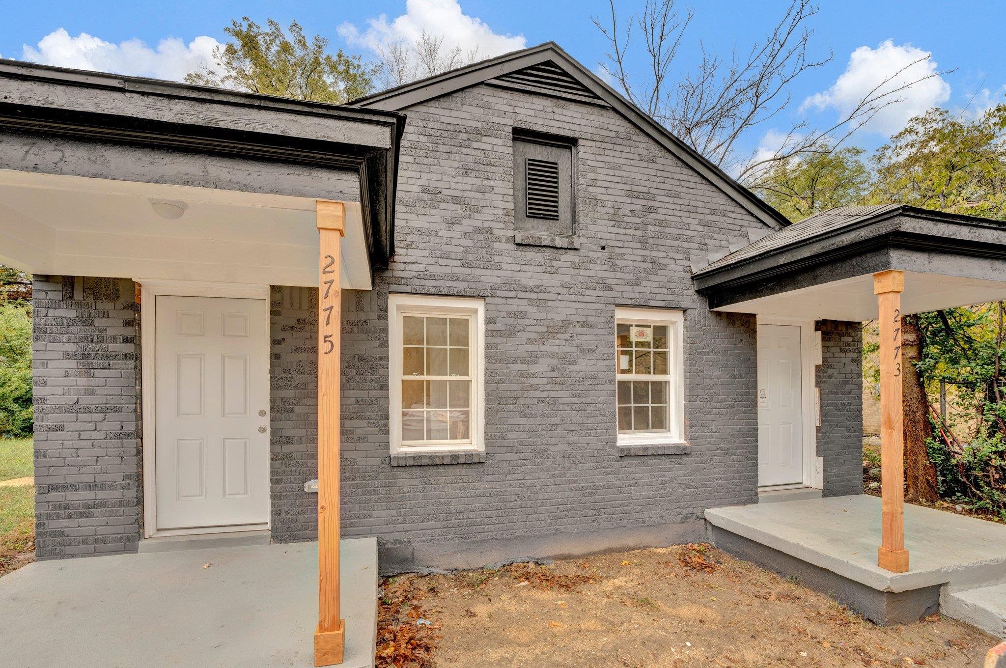 a view of house with backyard