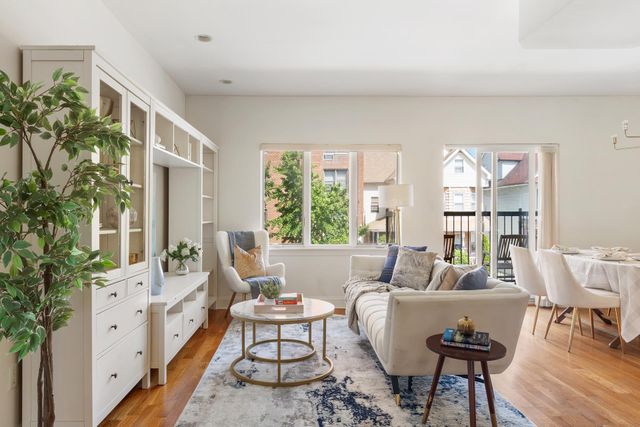 $749,000 | 610 East 7th Street, Unit 2B | Kensington