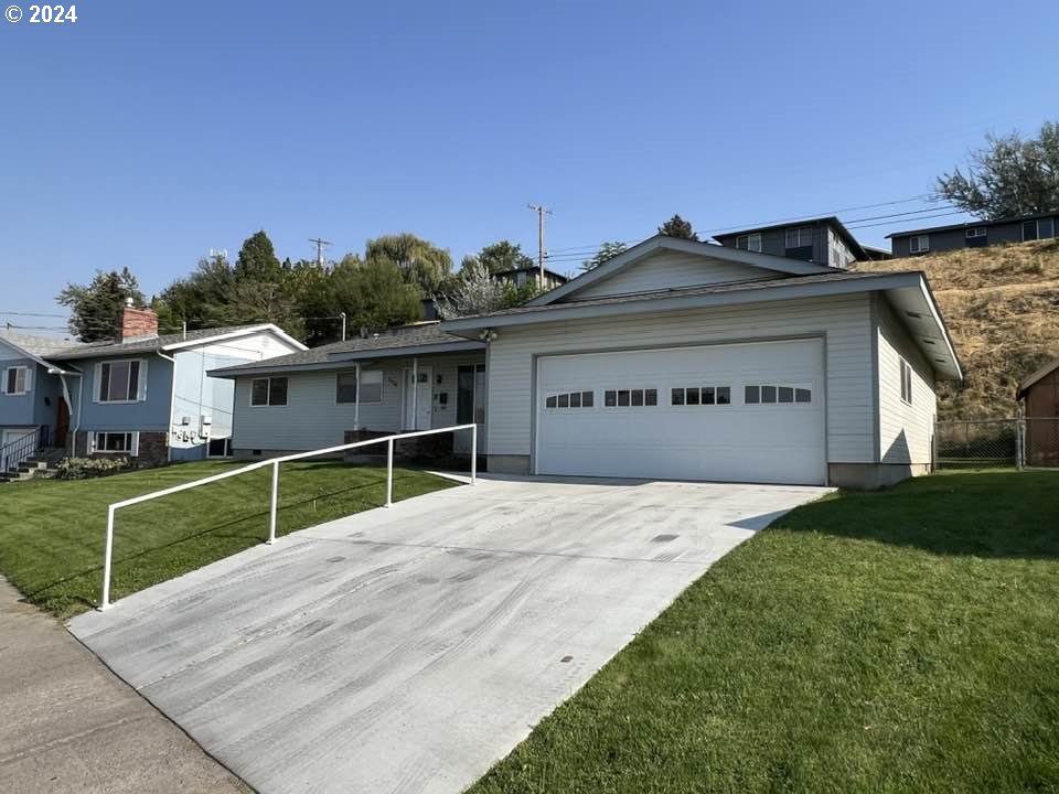 a view of a house with a yard