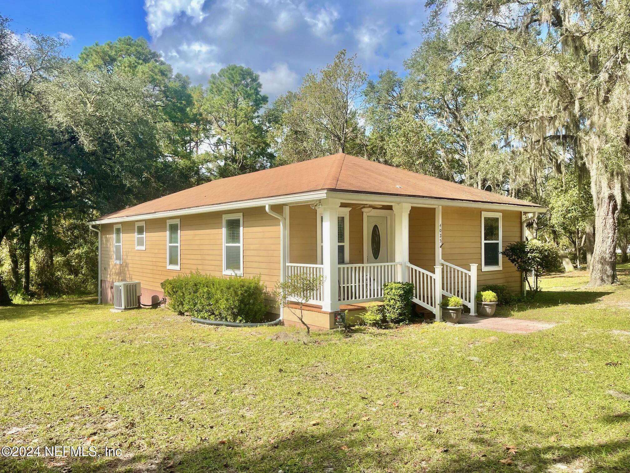 a view of a house with a yard