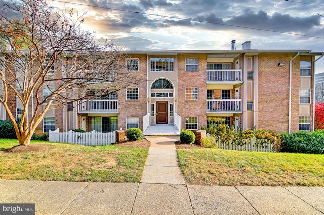 $365,000 | 1935 Wilson Lane, Unit 104 | McLean Chase