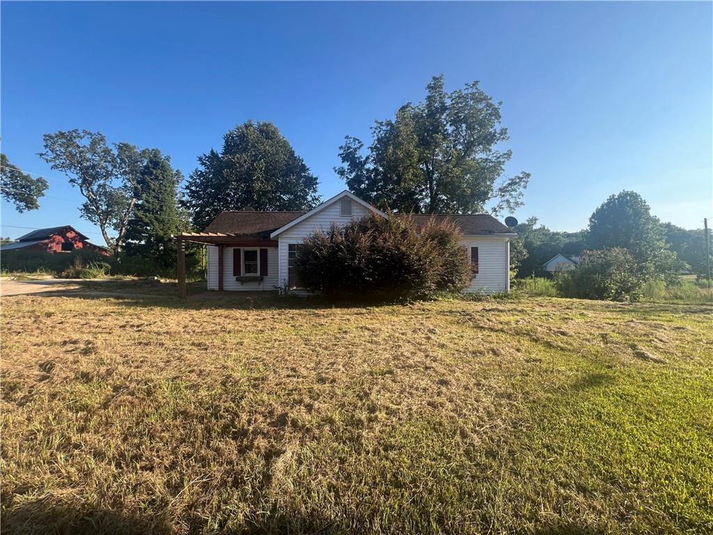 a front view of house with yard