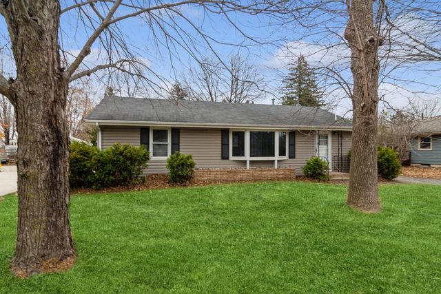 $279,500 | 165 Poplar Avenue South | Annandale