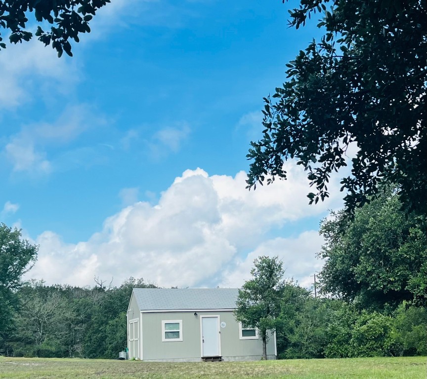 a view of house with tree in the background