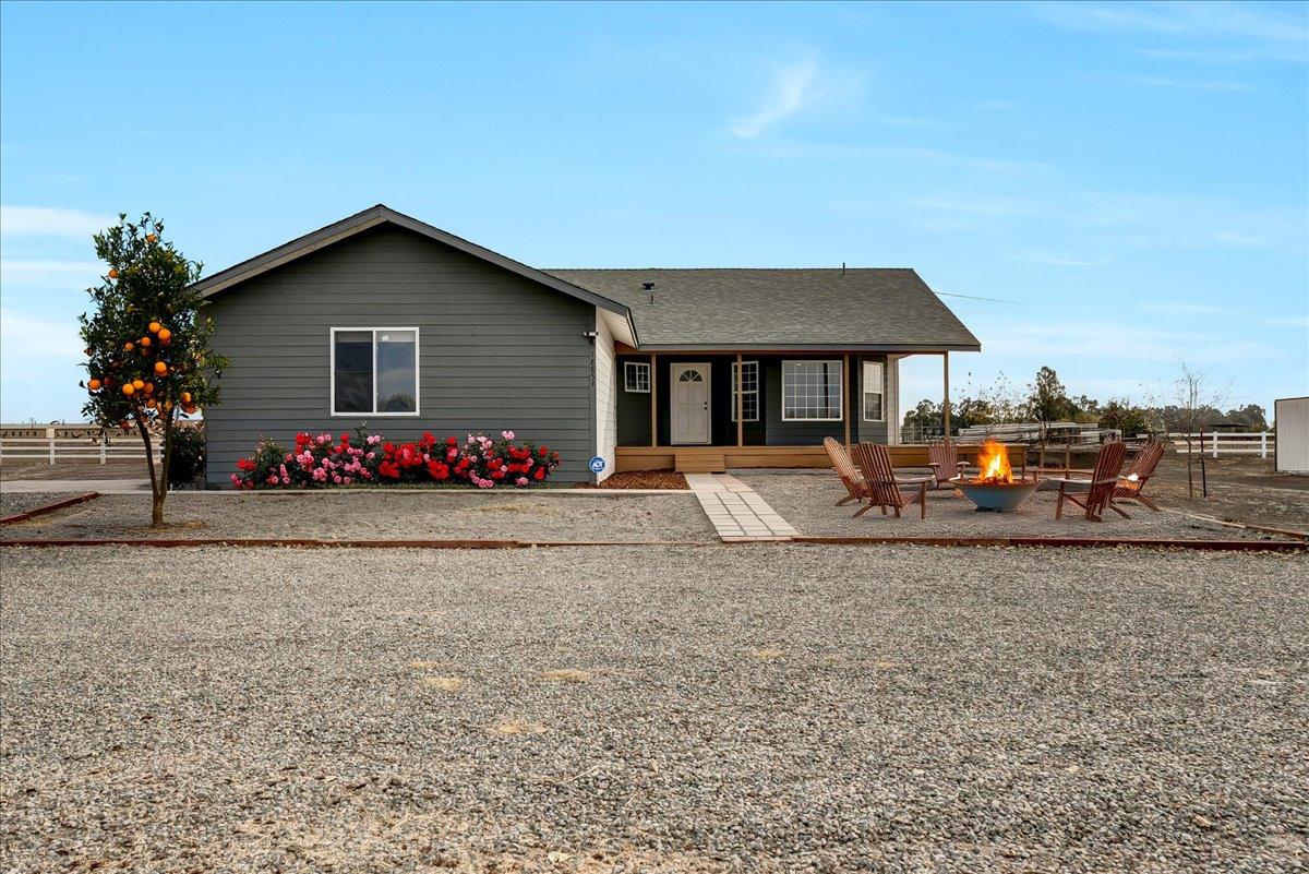 a front view of house with yard