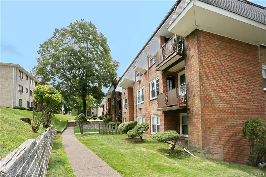 Victoria Gardens: 1, 2 & 3 Bedroom Apartments in Monsey, NY