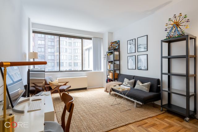 $4,800 | 62 West 62nd Street, Unit 6G | Upper West Side