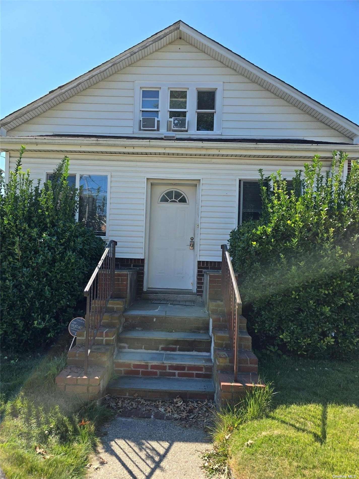 a front view of house with yard