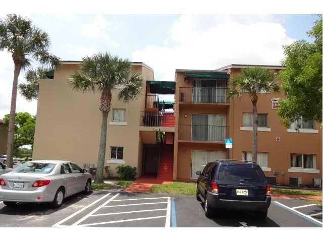 $1,700 | 1056 Benoist Farms Road, Unit 104 | Golden Lakes