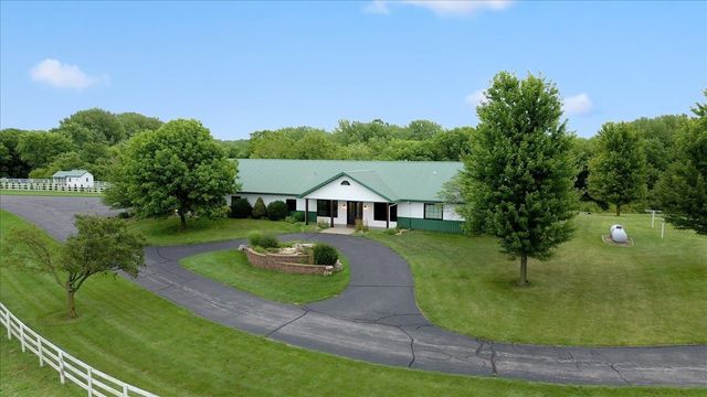 $1,650,000 | 25925 Iron Mountain Road | Hopedale Township - Tazewell County