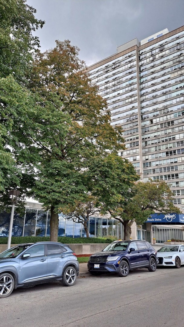 a car parked in front of a building