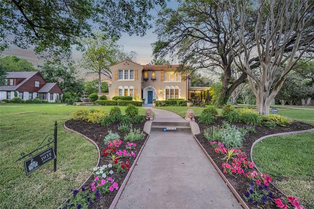 $850,000 | 600 Sycamore Street | Waxahachie