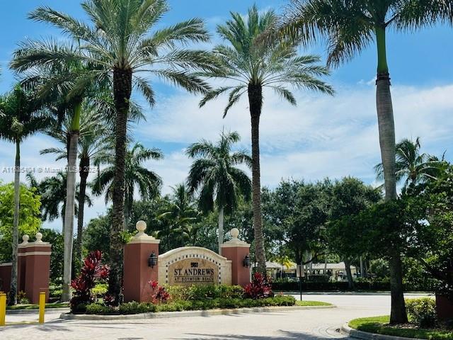 a view of a yard with palm trees