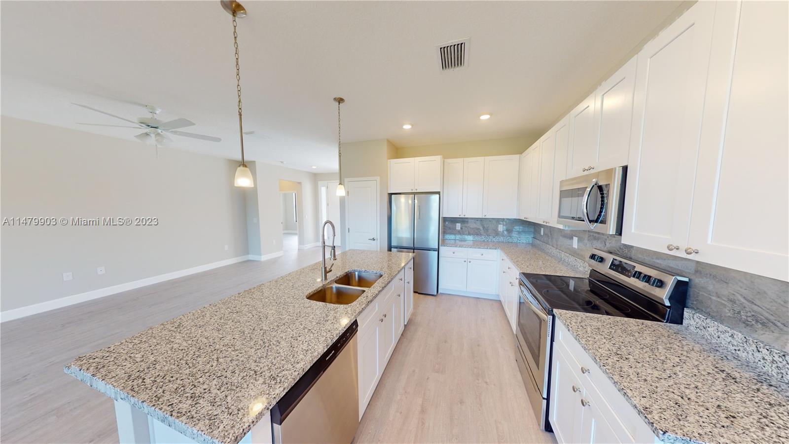 Gorgeous countertops done by one of our customers, Jared ! He used