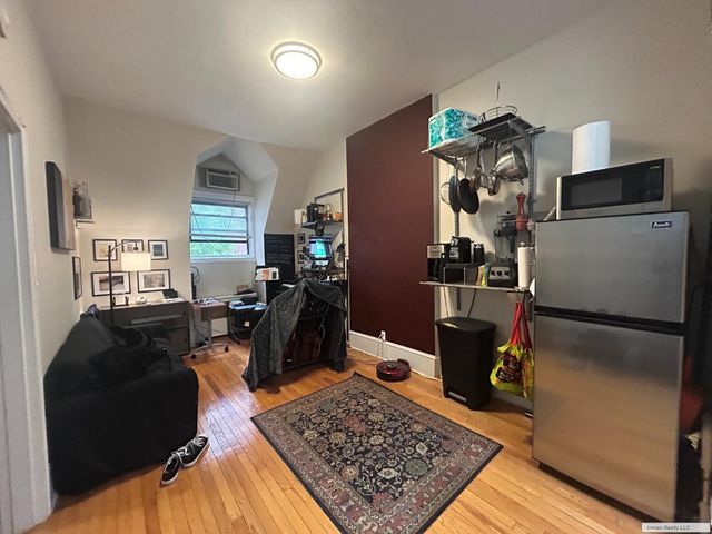 $2,700 | 110 East 61st Street, Unit 4A | Lenox Hill