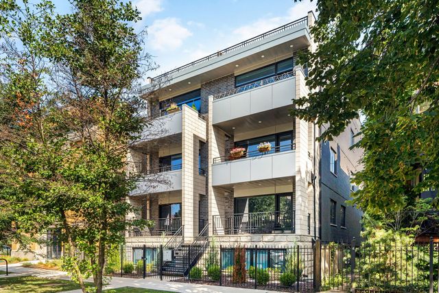 $875,000 | 3224 West Palmer Street, Unit 1W | Logan Square