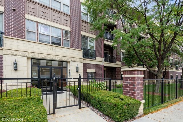 $325,000 | 6436 Roosevelt Road, Unit 206 | Oak Park