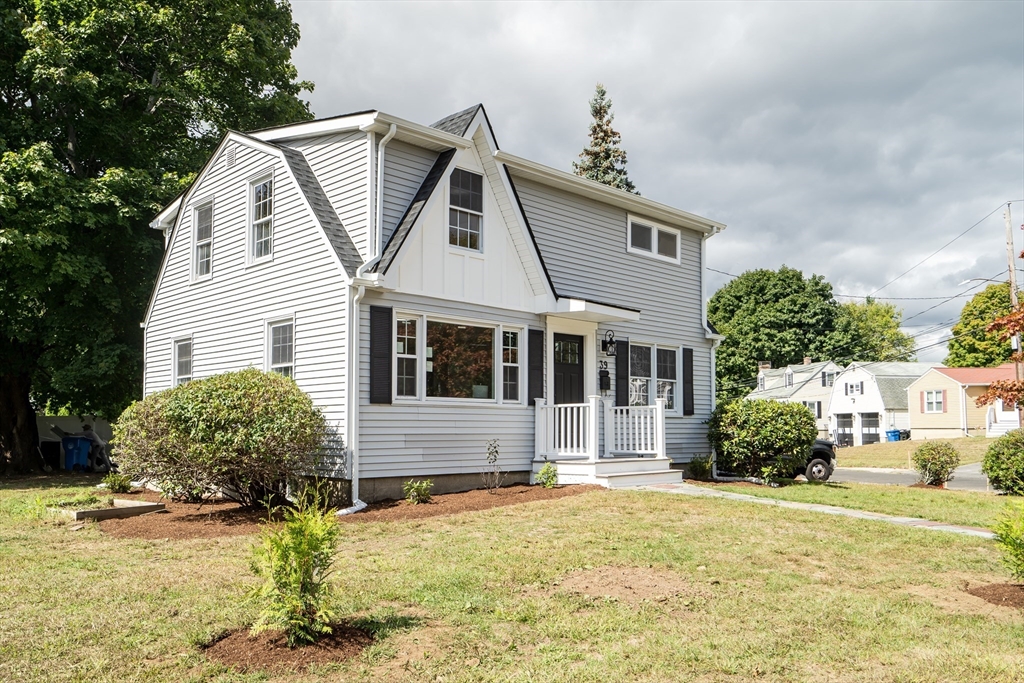 a view of a house with a yard