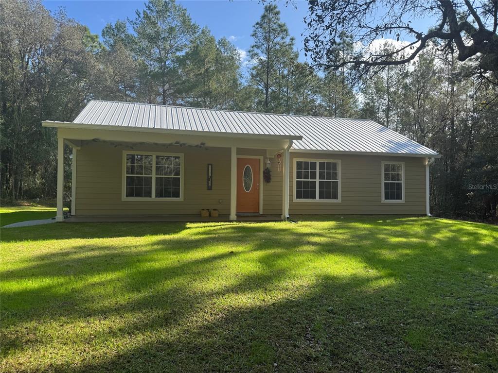 a view of a house with a backyard