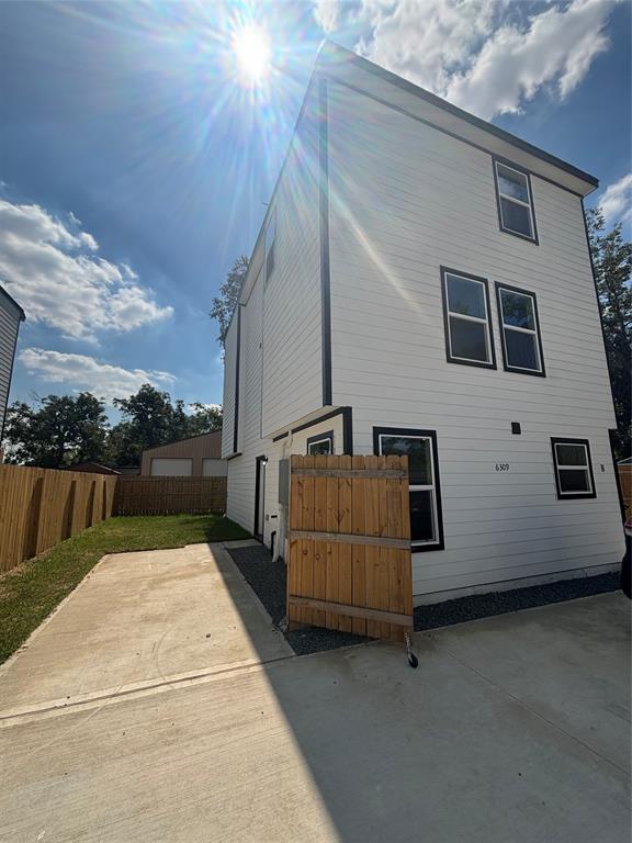 a view of a back yard of the house