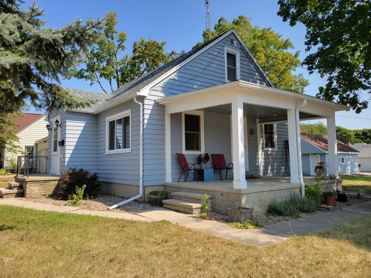 Market st side porch