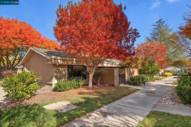 $599,900 | 1108 Oakmont Drive, Unit 4 | Rossmoor