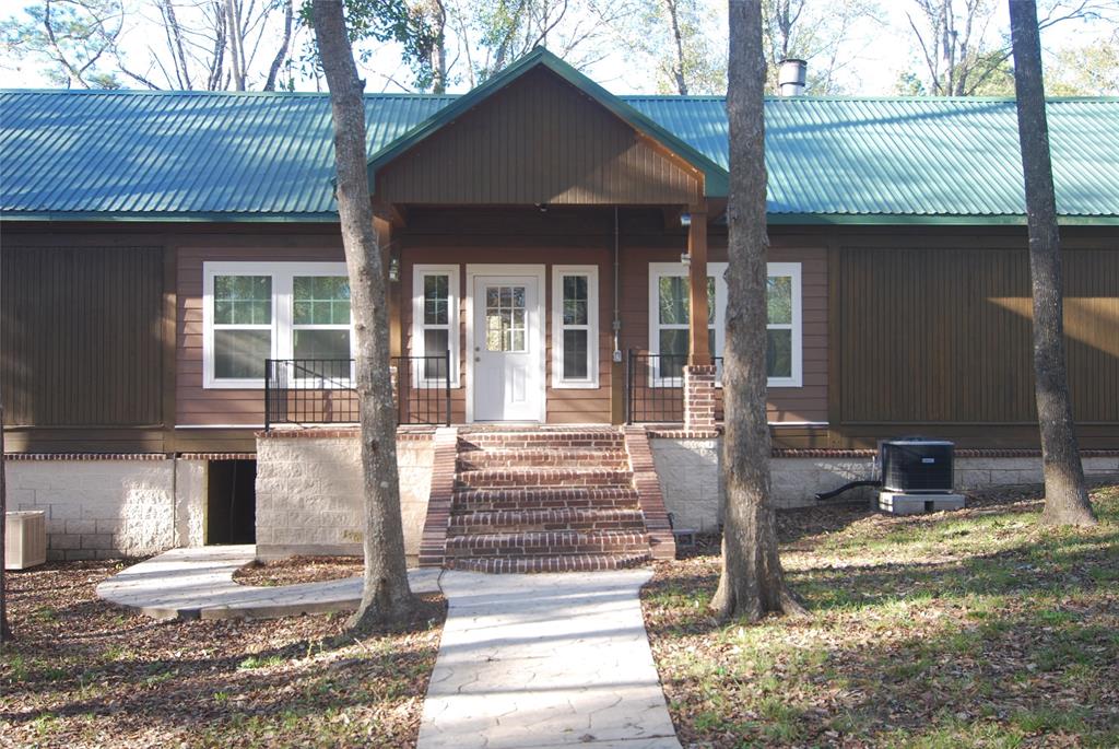 Three bedroom 2 bath modular home on 1 -2 acres for lease in New Waverly!