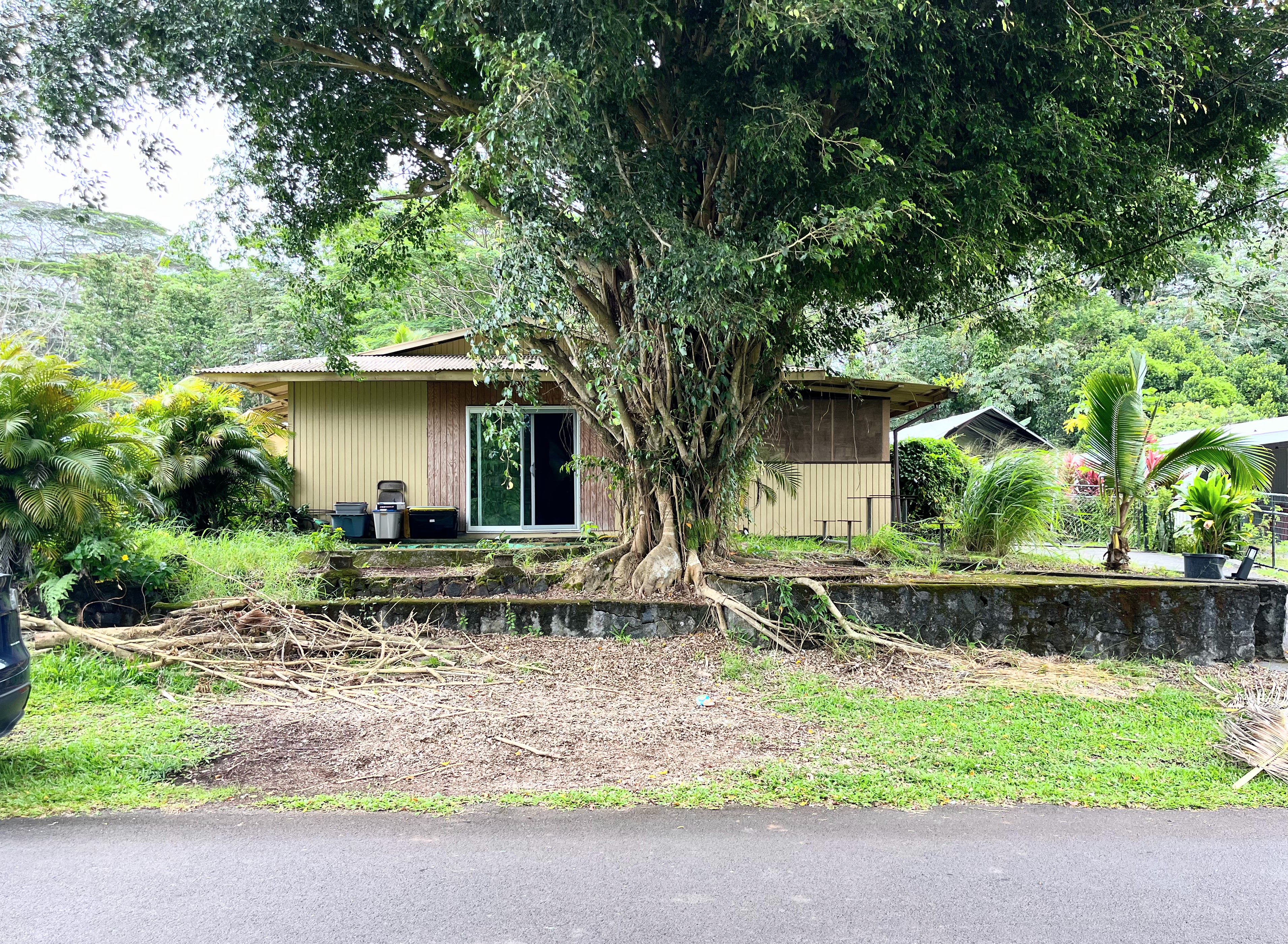 a view of a house with backyard and sitting area