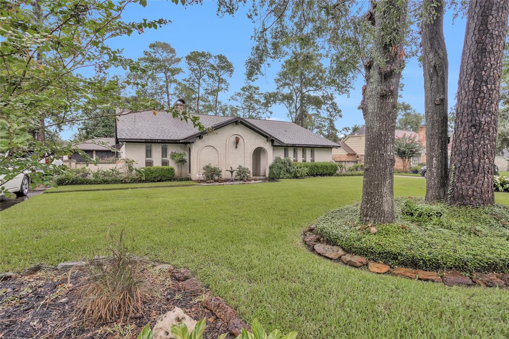 3 car garage, 3 bedroom waiting for a new family.