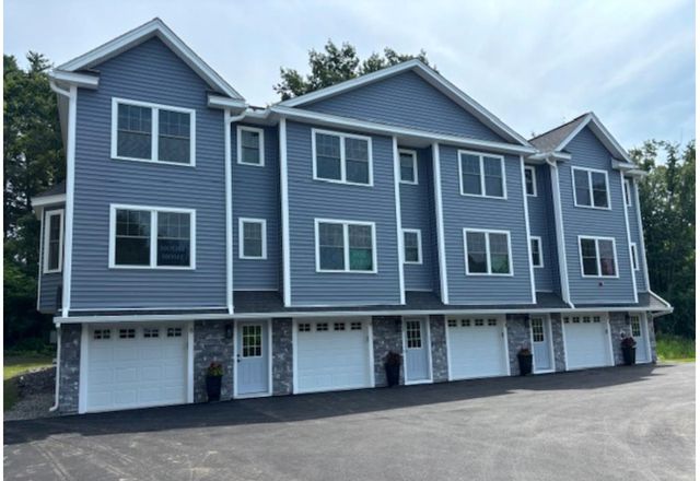 $489,900 | 32 Charter Street, Unit 1 | Exeter Village