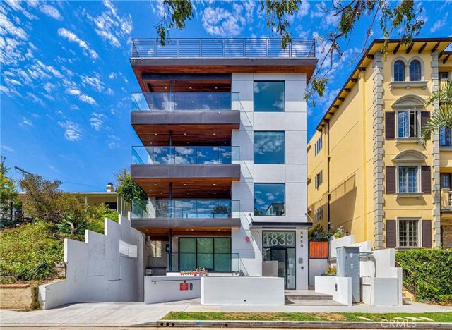 $4,600,000 | 1839 Pandora Avenue, Unit PH | Westwood