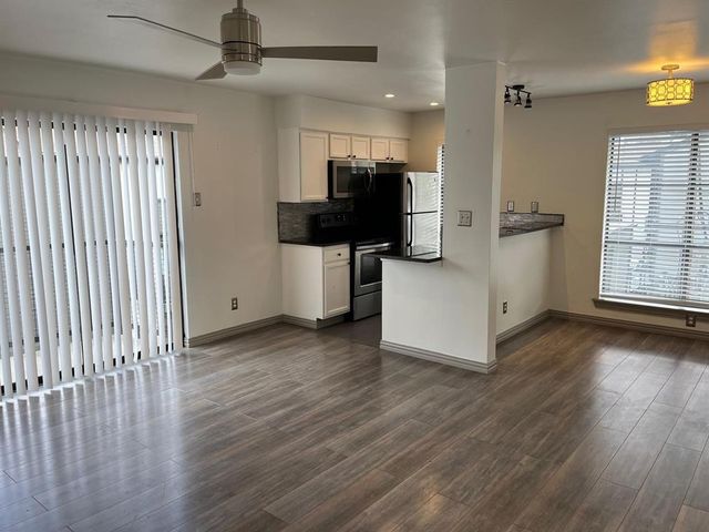 $1,250 | 2800 Douglas Avenue, Unit 314 | Lovers Lane