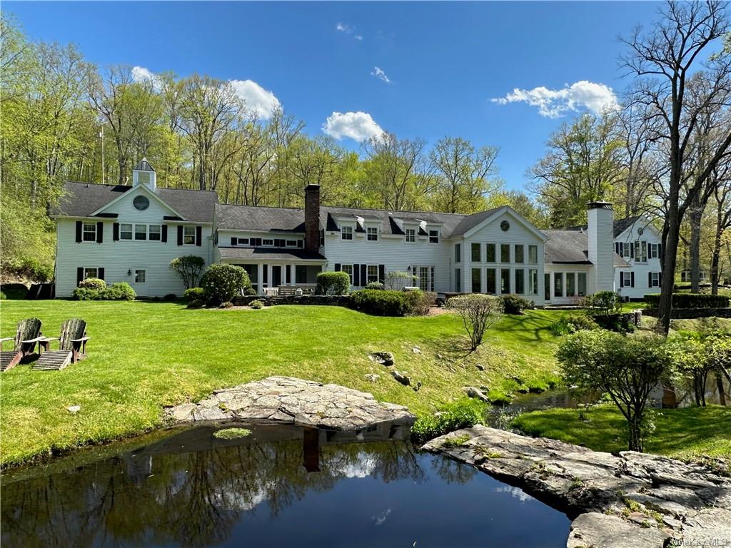 a view of house with garden