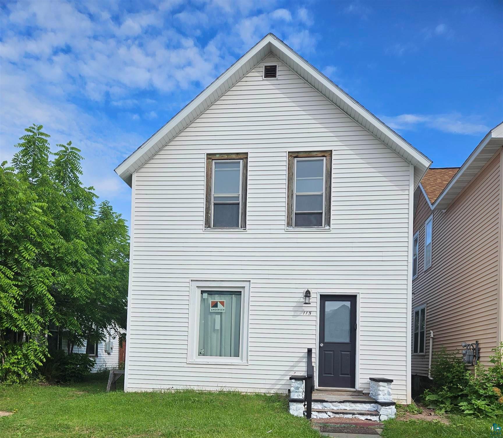 Front facade with a front lawn