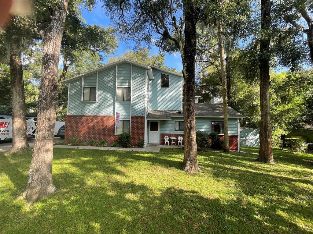 a view of a house with a yard