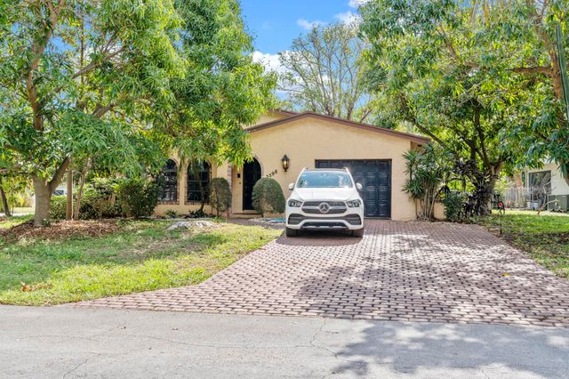 $800,000 | 2598 Northeast 4th Court | Boca Woods