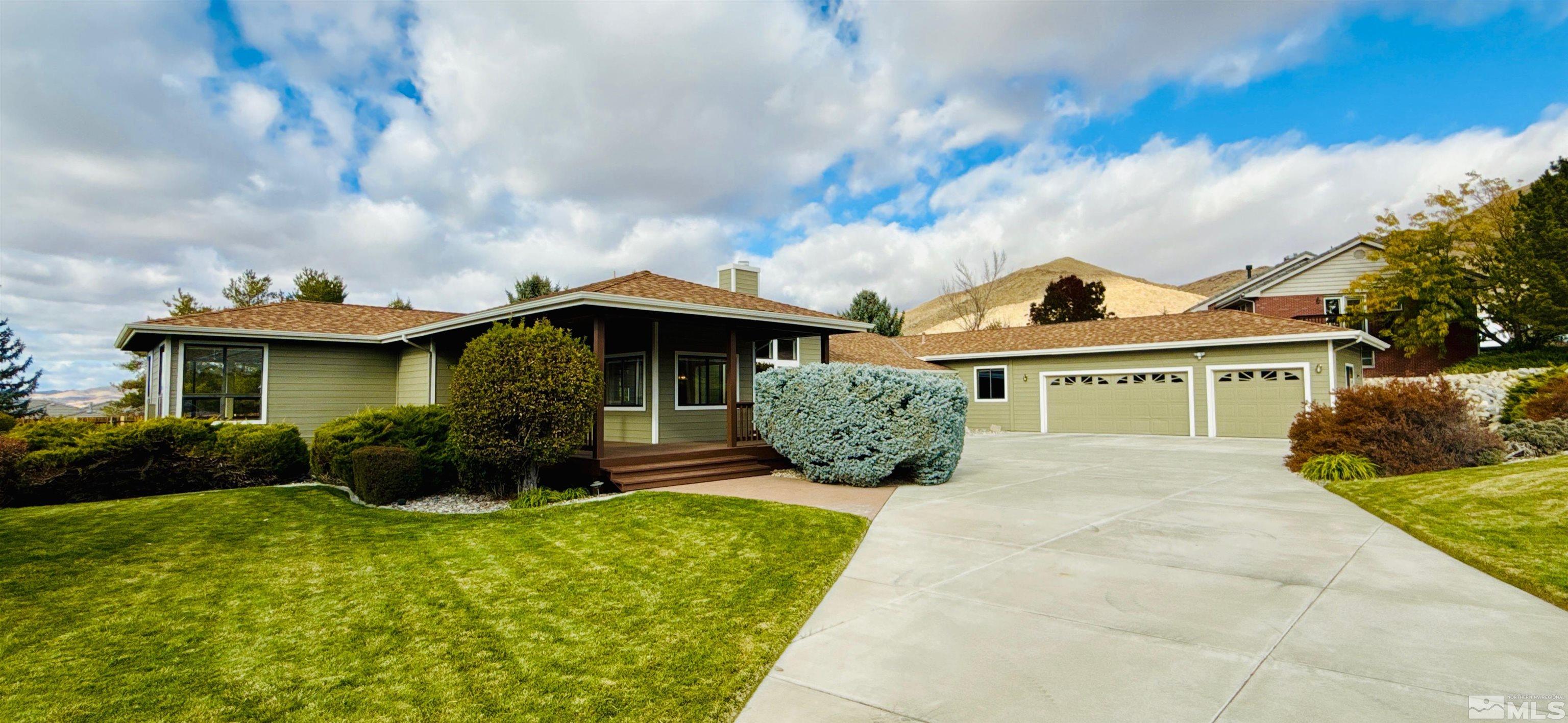 a view of house with garden and yard