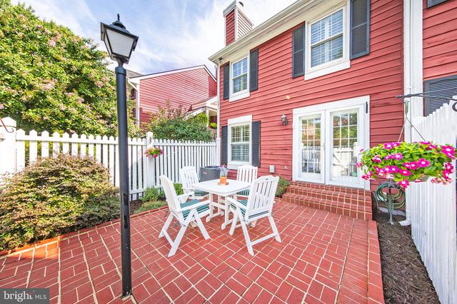 $675,000 | 2817 South Woodrow Street, Unit 1 | Fairlington-Shirlington