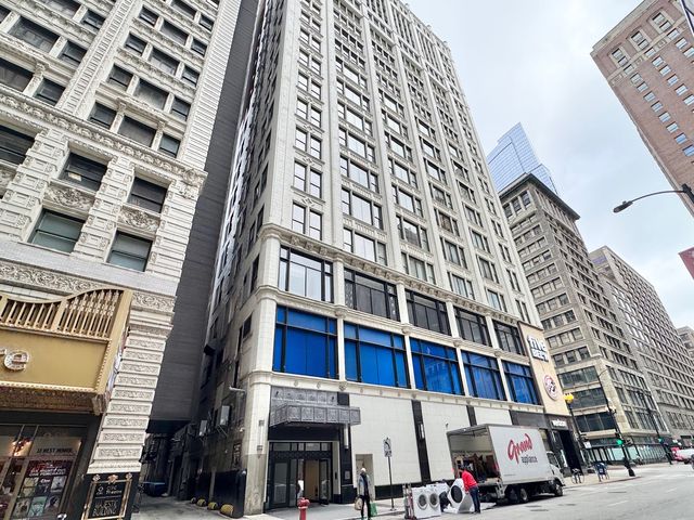 $2,695 | 8 West Monroe Street, Unit 700 | The Loop