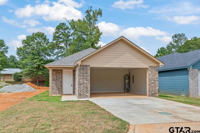 $299,900 | 1605 Everwood Court | Longview