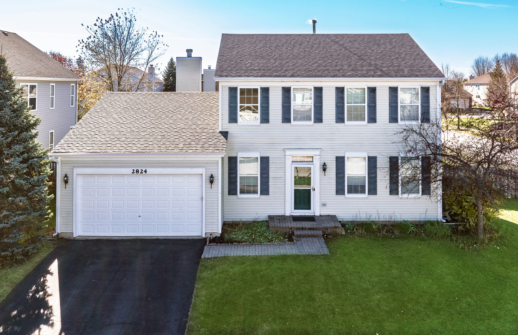 a view of a yard in front of house