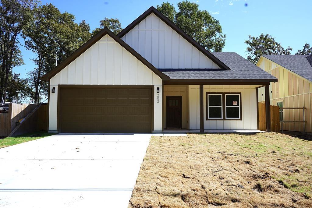 a front view of house with yard