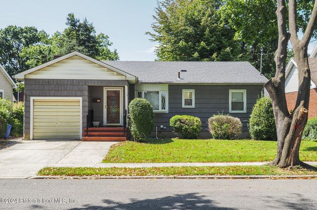 $759,900 | 40 Collfield Avenue | Westerleigh