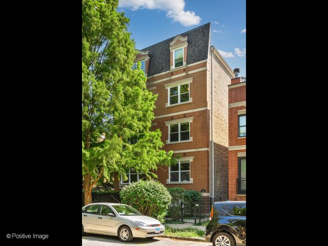 $749,000 | 2327 West Medill Avenue, Unit 3 | Bucktown