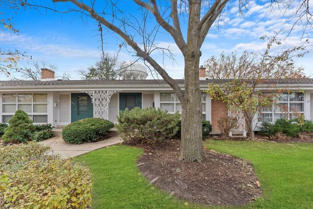 $345,000 | 604 Carriage Hill Drive | Glenview