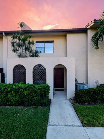 $295,000 | 9276 Vista Del Lago, Unit H | Boca Lago